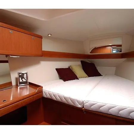 Bed On Boat 37, By Sunset Bådhotel *